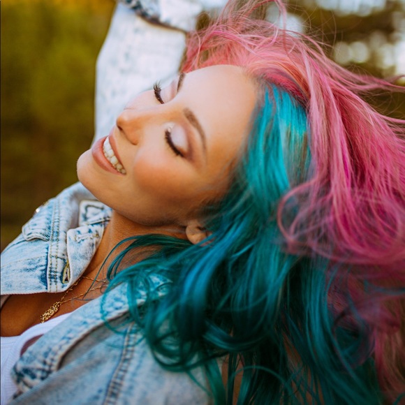 About me! ✨ Poshmark Ambassador✨ - Picture 6 of 12